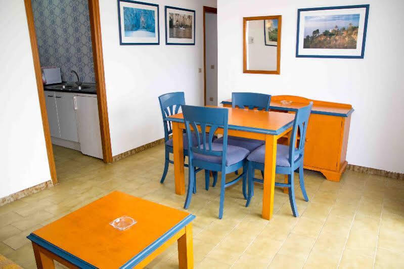Apartamentos Charlys Can Picafort Кан-Пікафорт Екстер'єр фото