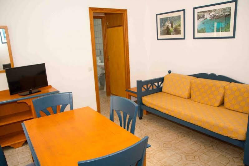 Apartamentos Charlys Can Picafort Кан-Пікафорт Екстер'єр фото